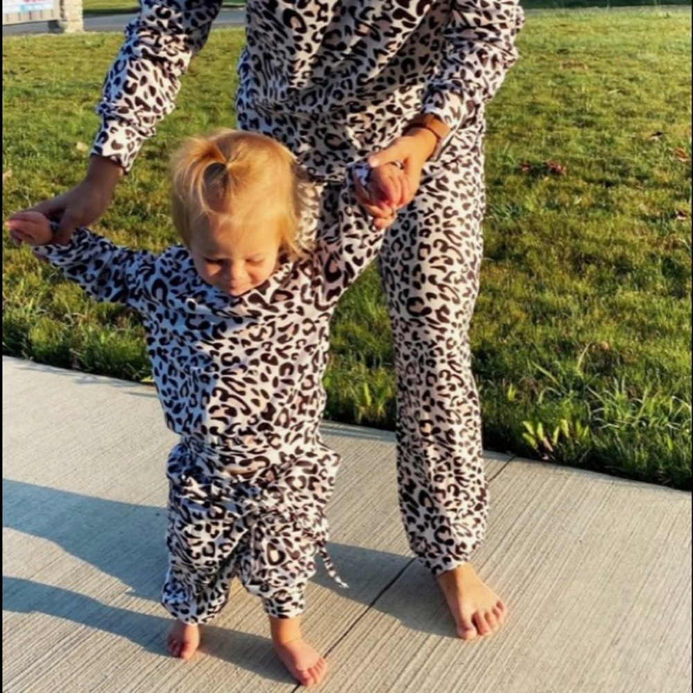 Mom & me leapord print set! (Not toddlers, its kids)